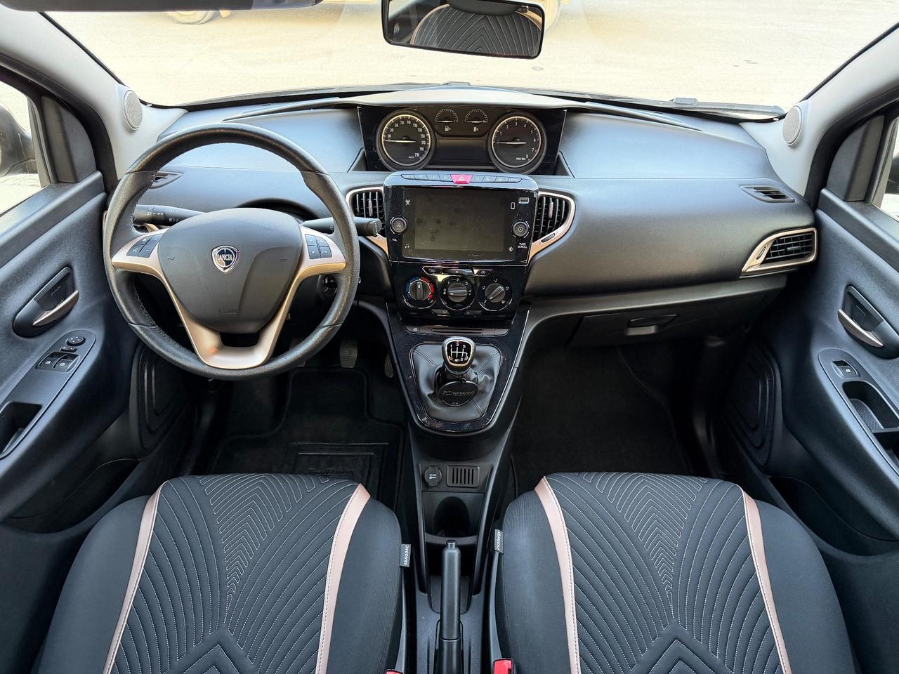 Lancia Ypsilon 1.0 FireFly 5 porte S&S Hybrid Ecochic Gold