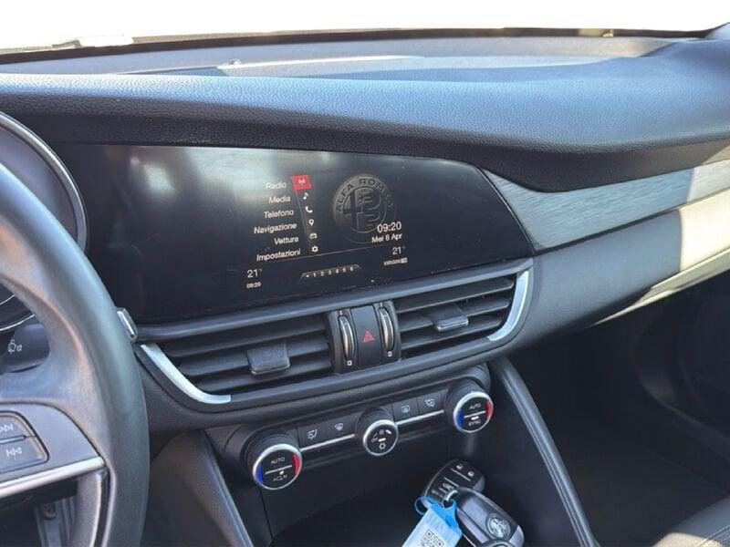 Alfa Romeo Giulia 2.2 Turbo AT8 180CV Super