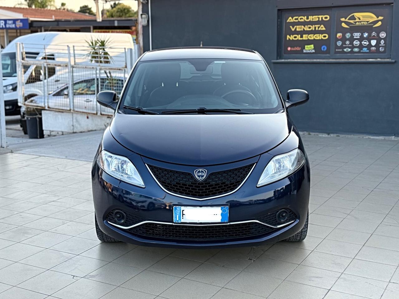 Lancia Ypsilon 1.2 69 CV 5 porte Platinum Garanzia 12 Mesi