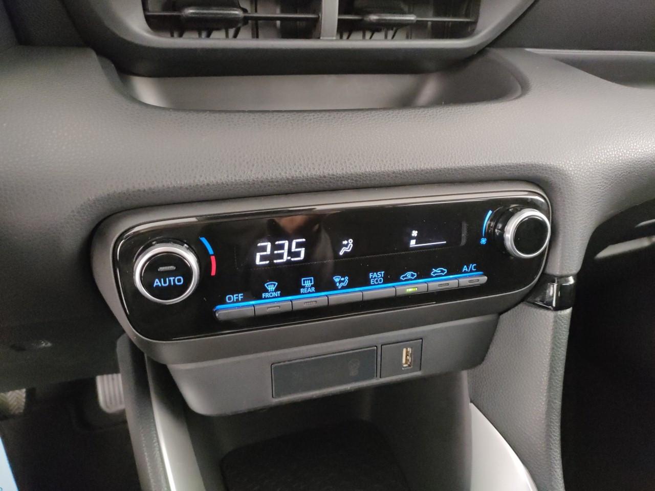 TOYOTA Yaris 1.5h Business