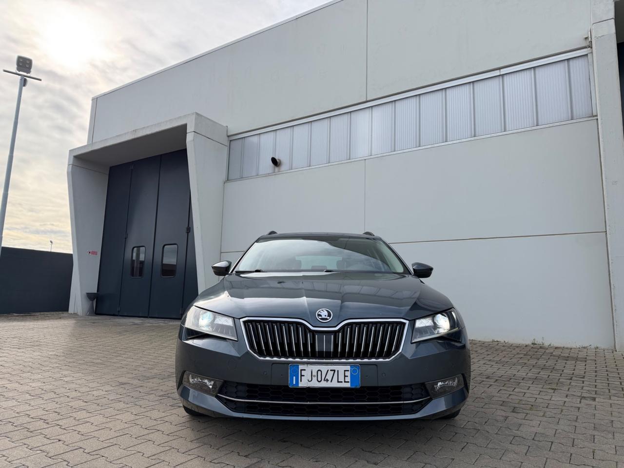 Skoda Superb 2.0 TDI DSG Wagon Style