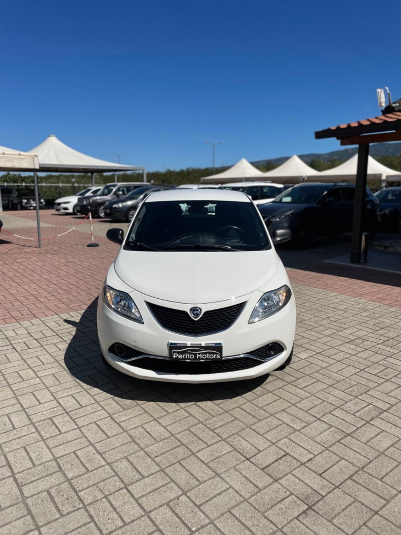 Lancia Ypsilon 1.2 69 CV 5 porte Silver