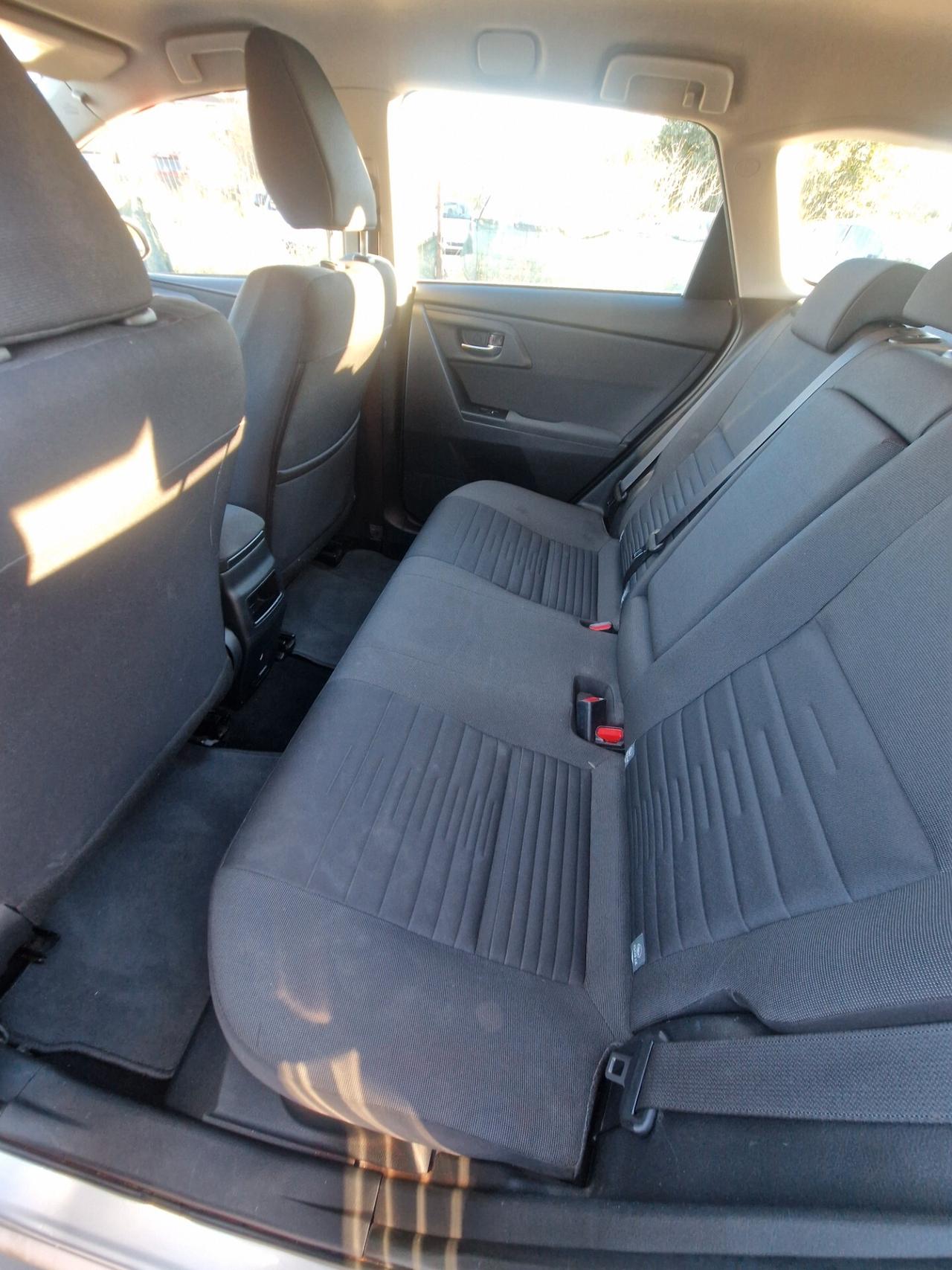 Toyota Auris Touring Sports 1.8 Hybrid Lounge