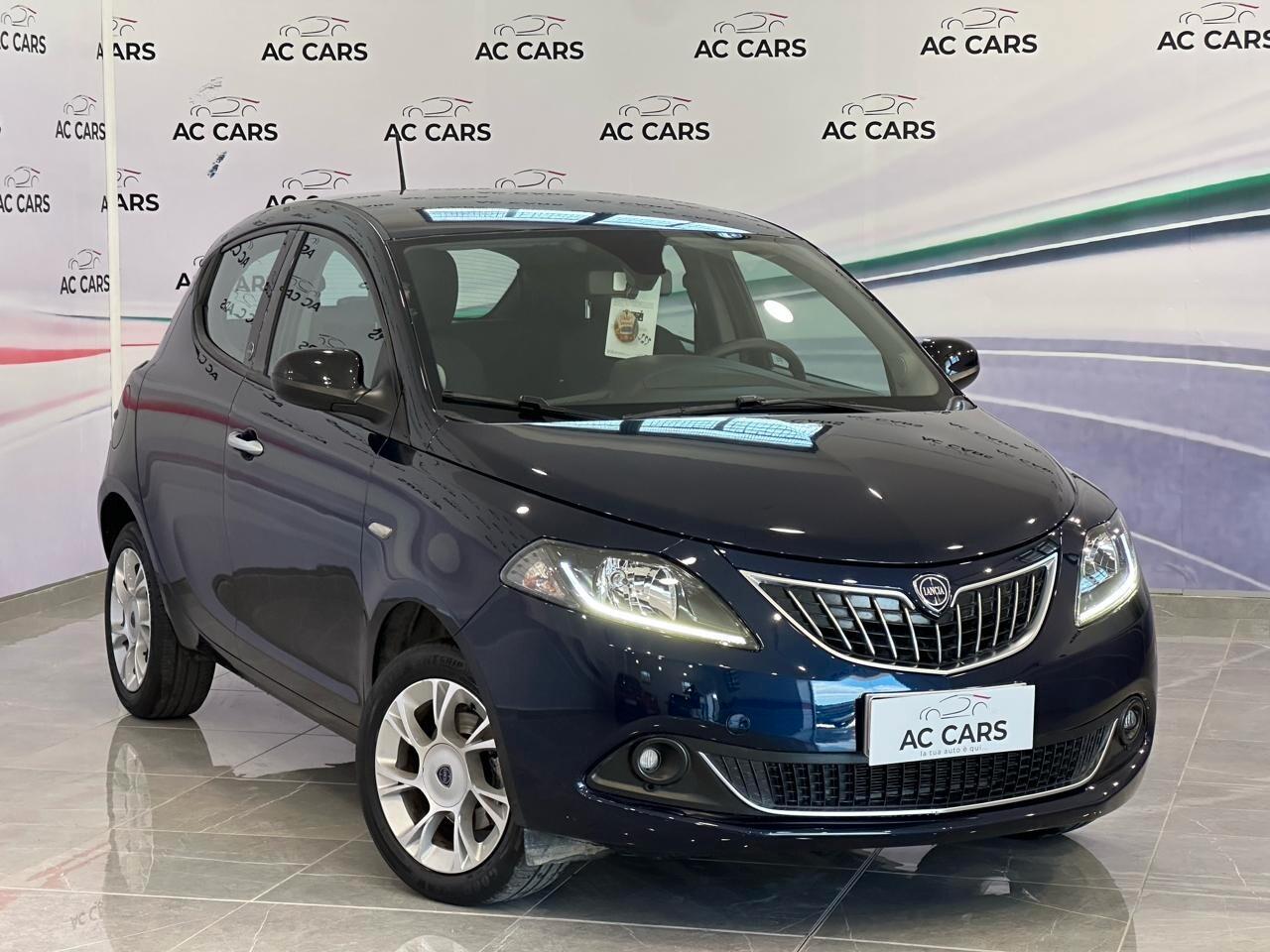 Lancia Ypsilon 1.0 FireFly 5 porte S&S Hybrid Ecochic Silver