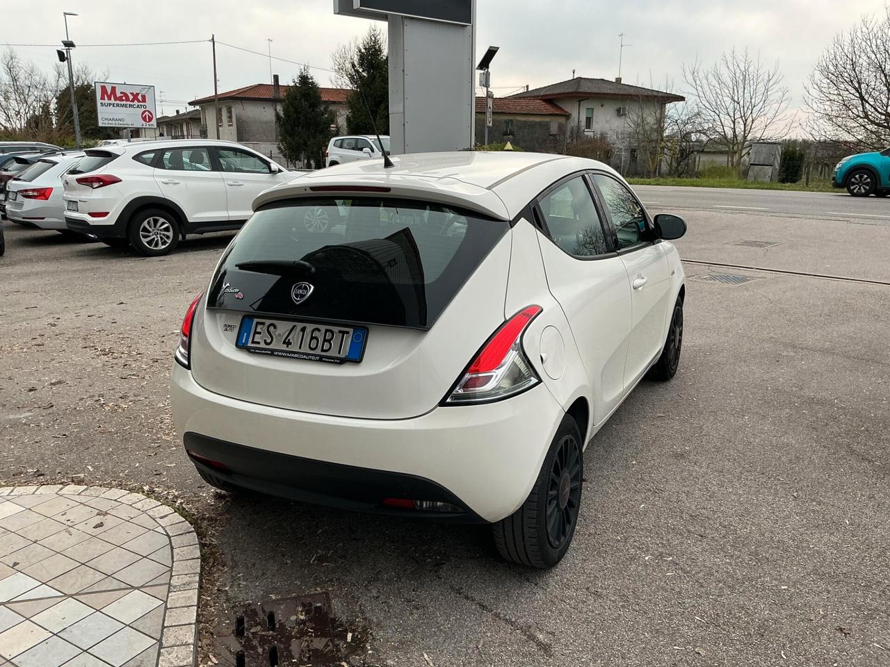 Lancia Ypsilon 1.2 benzina Neopatentati