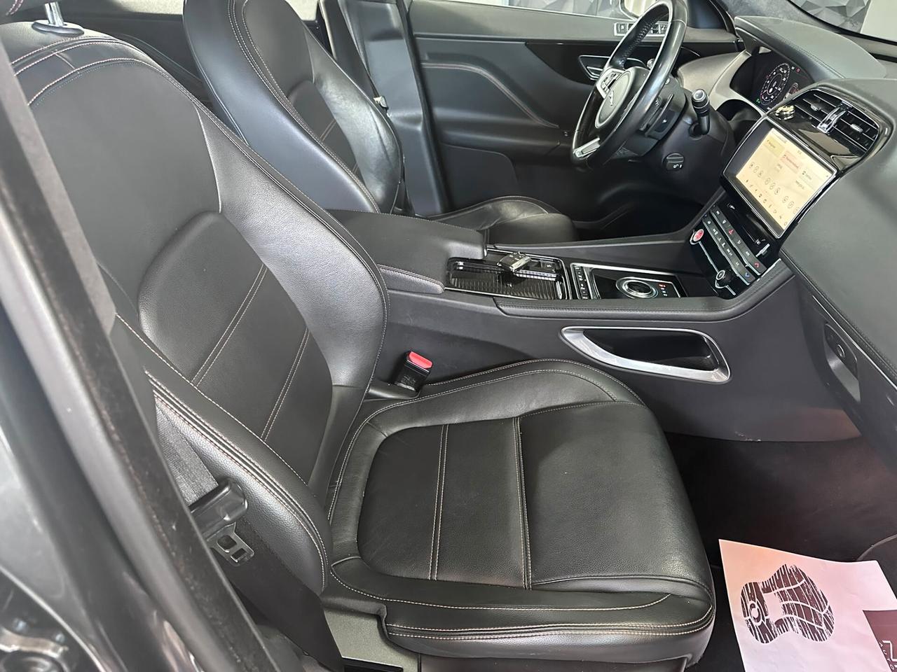 Jaguar F-Pace 2.0 D 180 CV AWD aut. Chequered Flag
