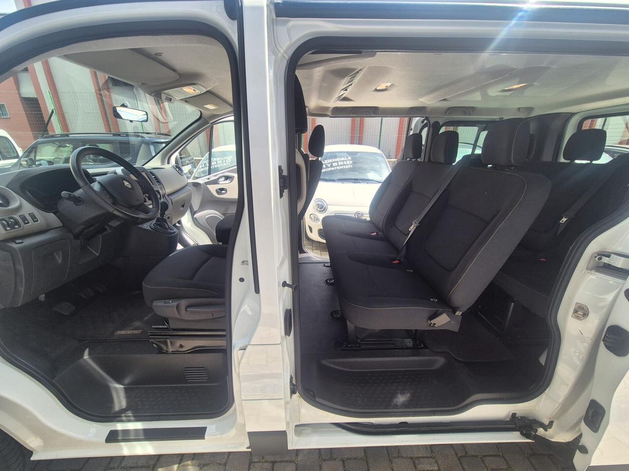 Renault Trafic EXPRESSION DCI 120CV - 9 POSTI - GANCIO TRAINO