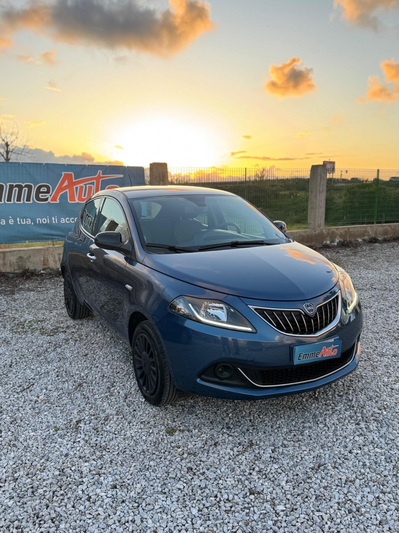 Lancia Ypsilon 1.0 FireFly 5 porte S&S Hybrid Ecochic Silver