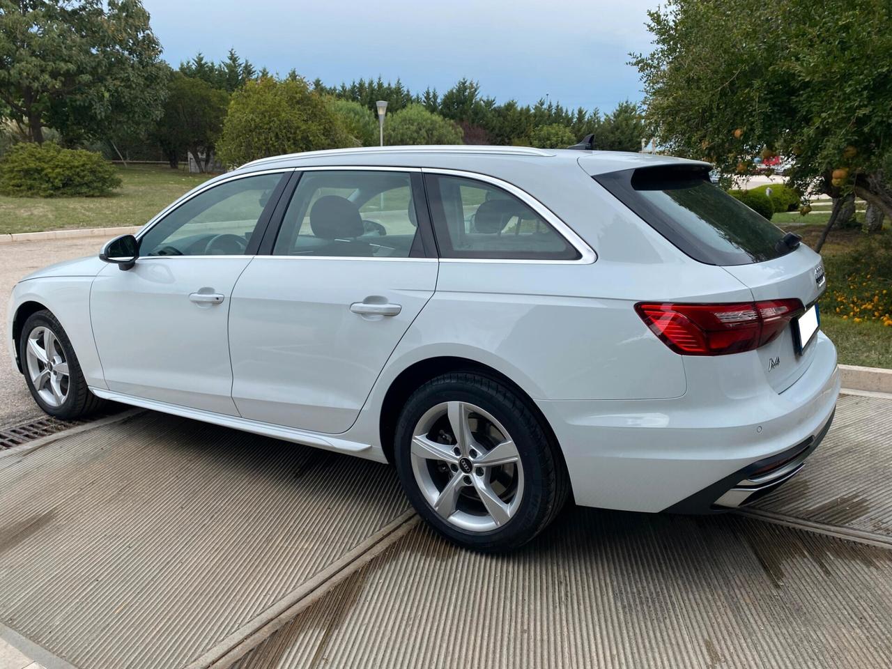 Audi A4 Avant 30 TDI/136 CV S tronic Business Advanced