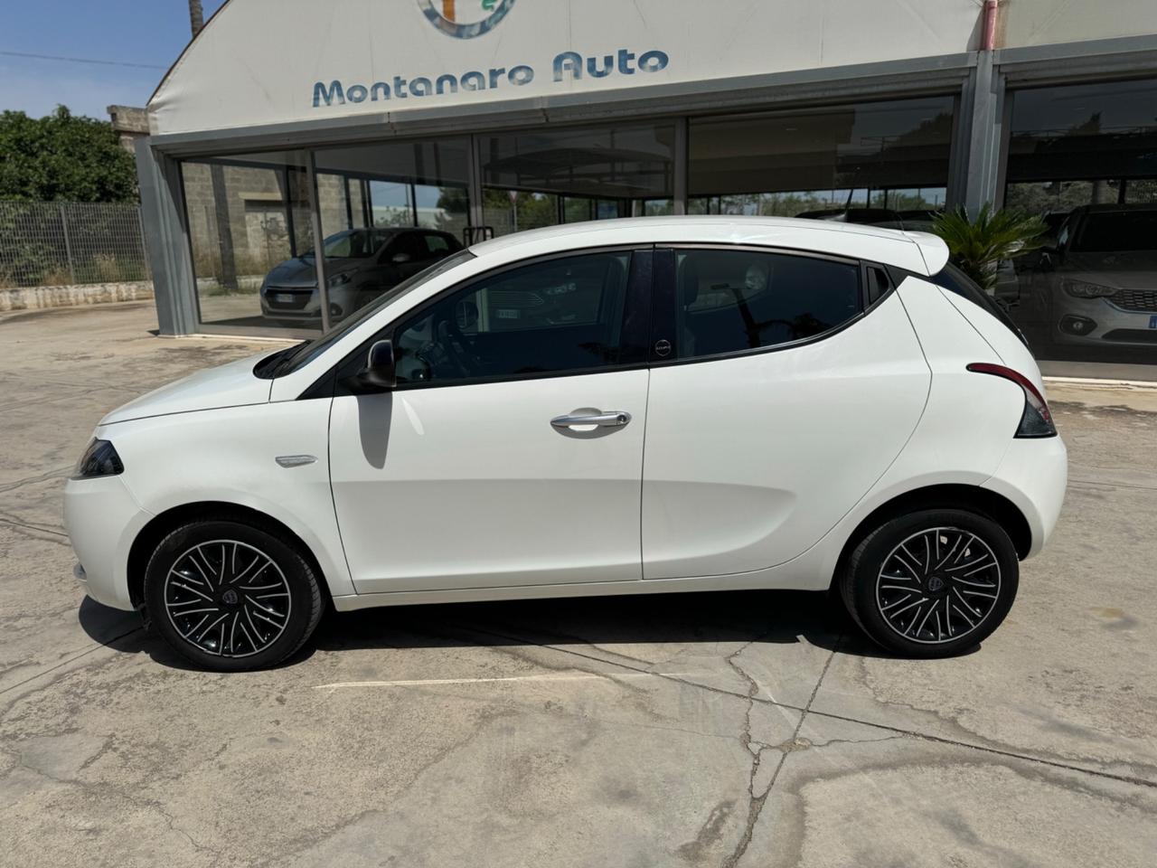 Lancia Ypsilon 1.0 FireFly 5 porte S&S Hybrid Ecochic G old