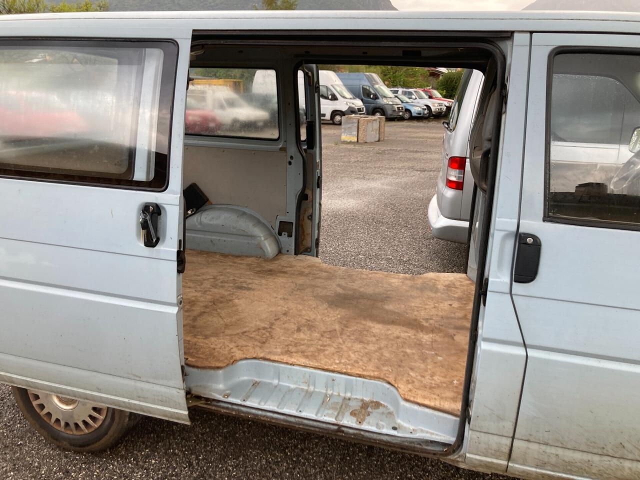 Volkswagen Transporter Transp. 2.5 TDI/102CV cat PC Furg. Vtr.