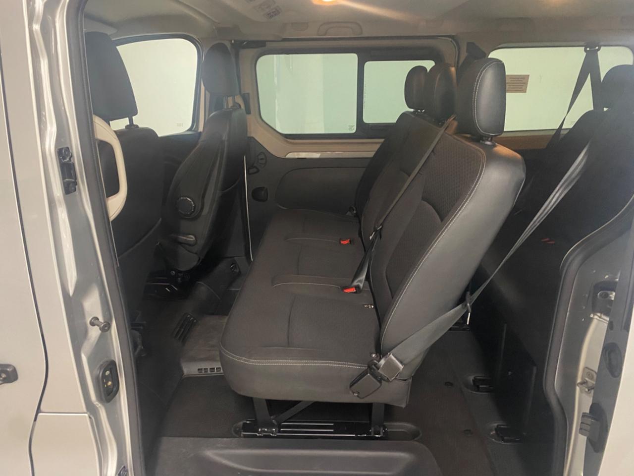 Opel Vivaro Combi 8 posti