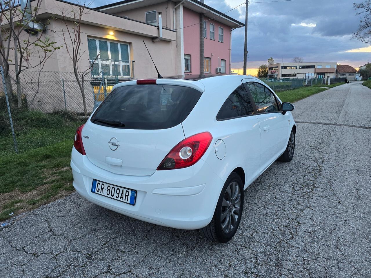 Opel Corsa 1.2 Benzina con GARANZIA-NEOPATENTATI