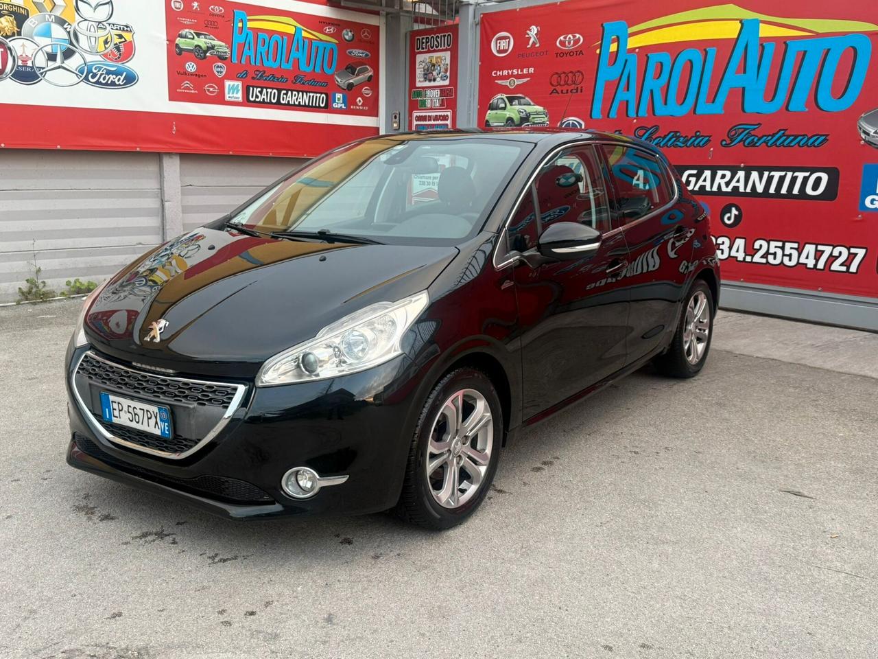 Peugeot 208 1.2 82cv Allure - 2013