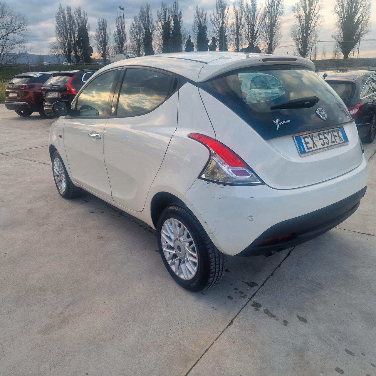Lancia Ypsilon 0.9 TwinAir 85 CV 5 porte Metano Ecochic Gold