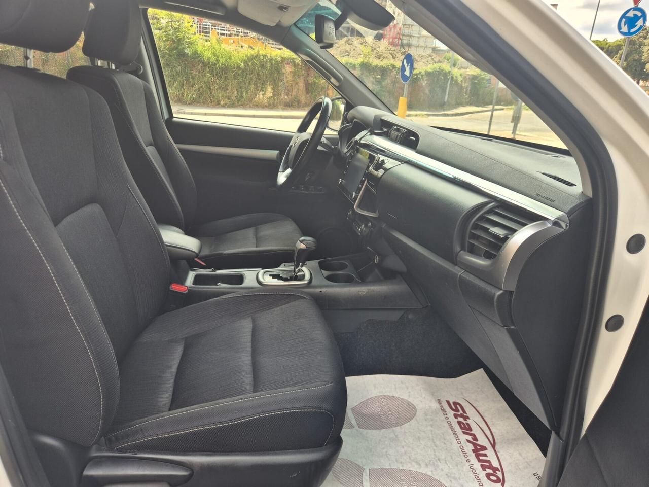 Toyota Hilux 2.4 D-4D A/T 4WD 4 porte Double Cab Lounge