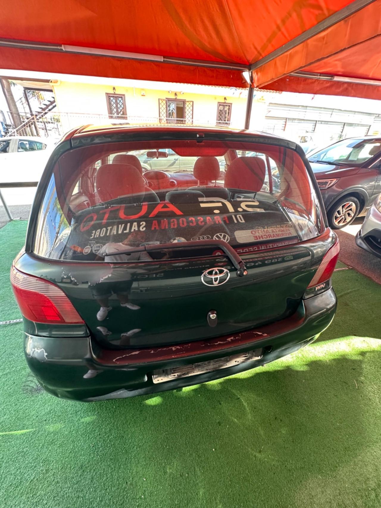 Toyota Yaris 1.0i 16V cat 5 porte Sol