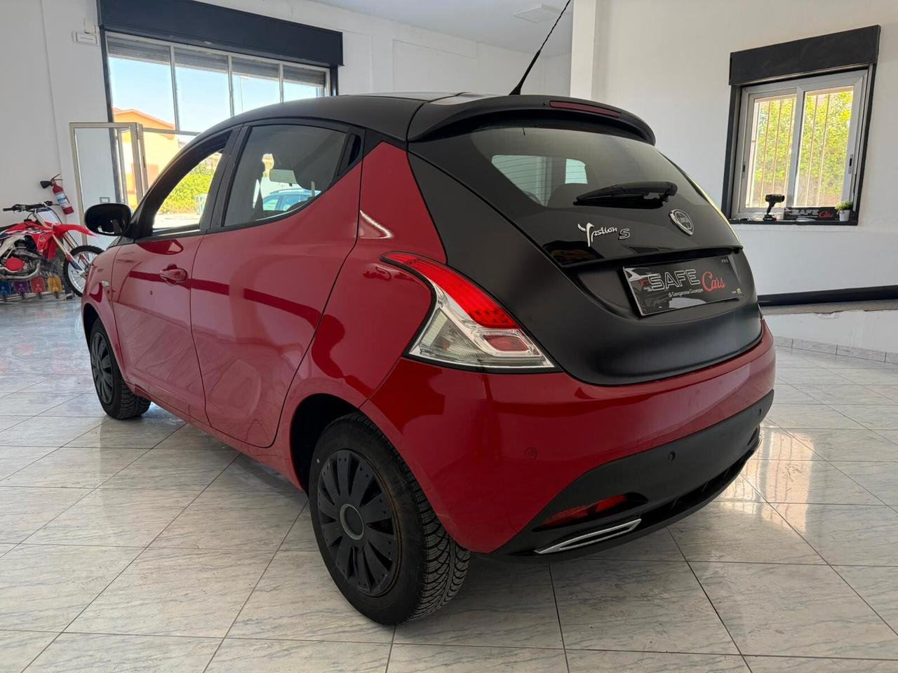 Lancia Ypsilon 1.2 69 CV 5 porte S Momodesign