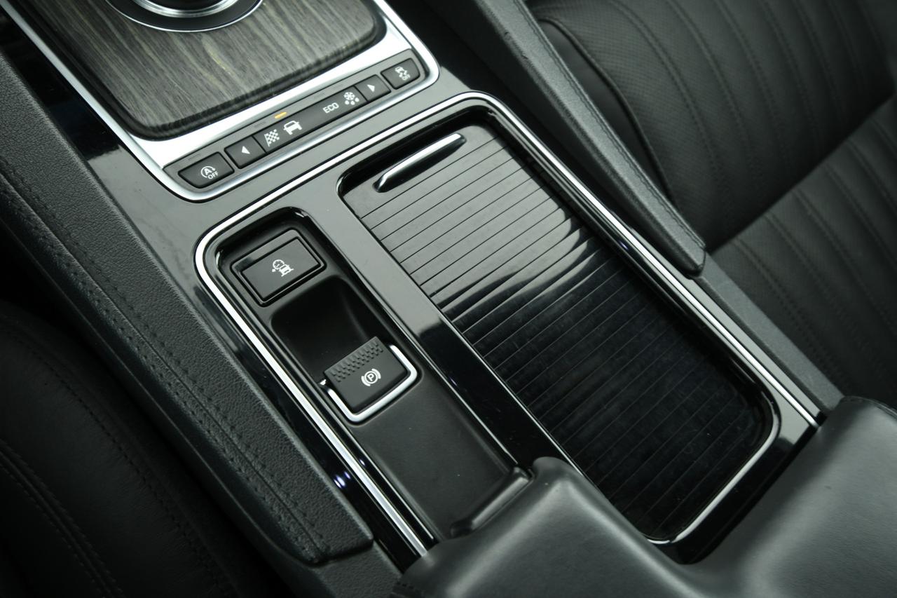 JAGUAR F-Pace 2.0d i4 Portfolio 180cv auto TETTO PANO+CAMERA+APP CONNECT