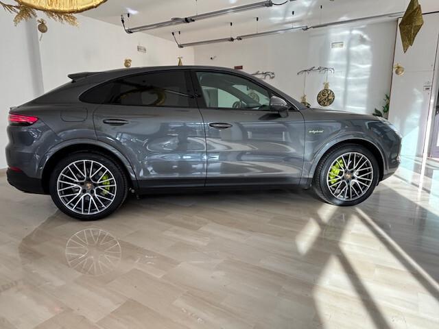Porsche Cayenne Coupé 3.0 V6 E-Hybrid Platinum Edition 340CV
