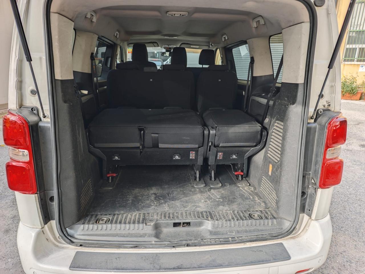 Peugeot Traveler- Pulmino 9 posti-2017