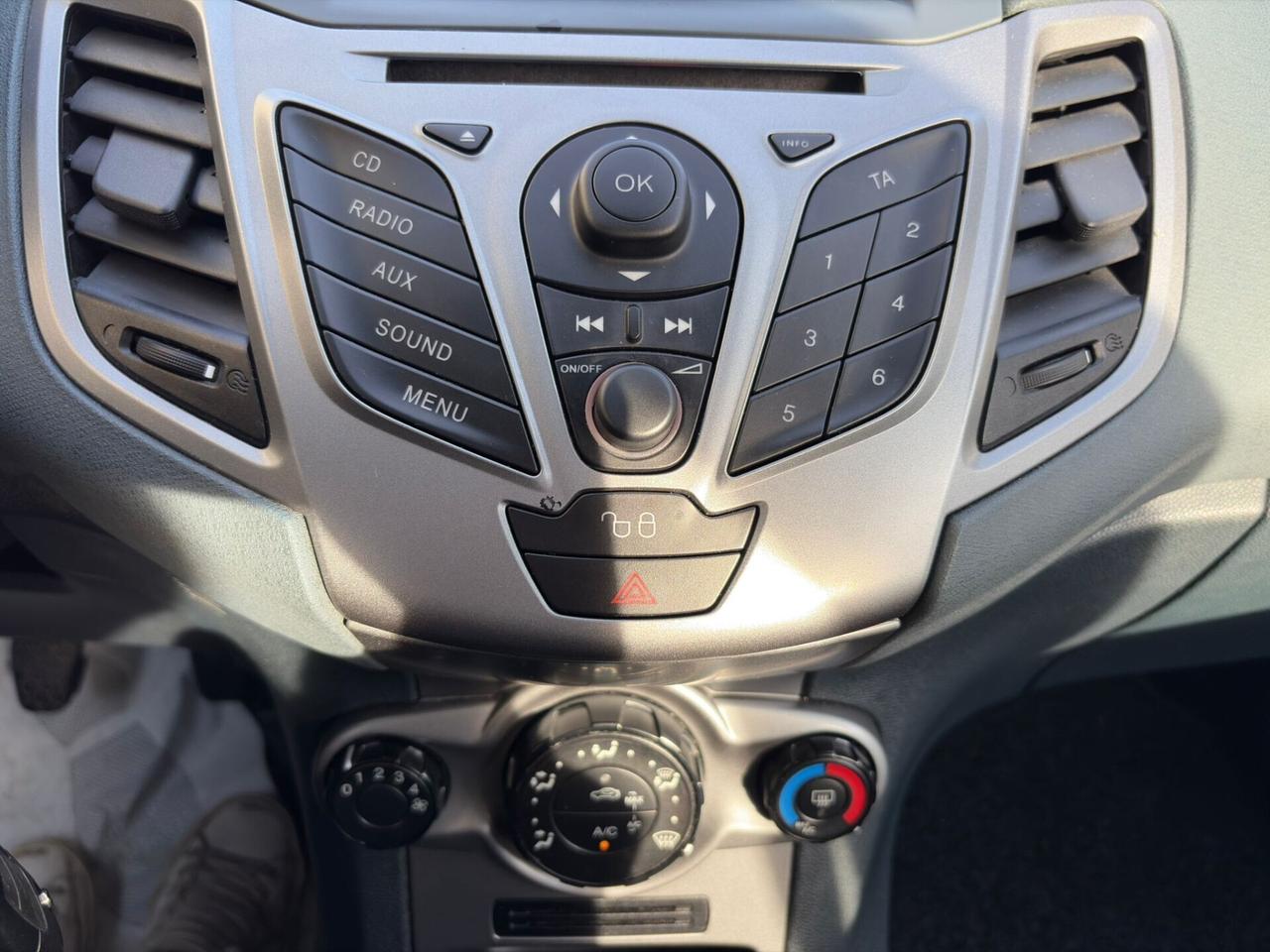 Ford Fiesta TITANIUM 1.2 5P. UNICO PROPRIETARIO