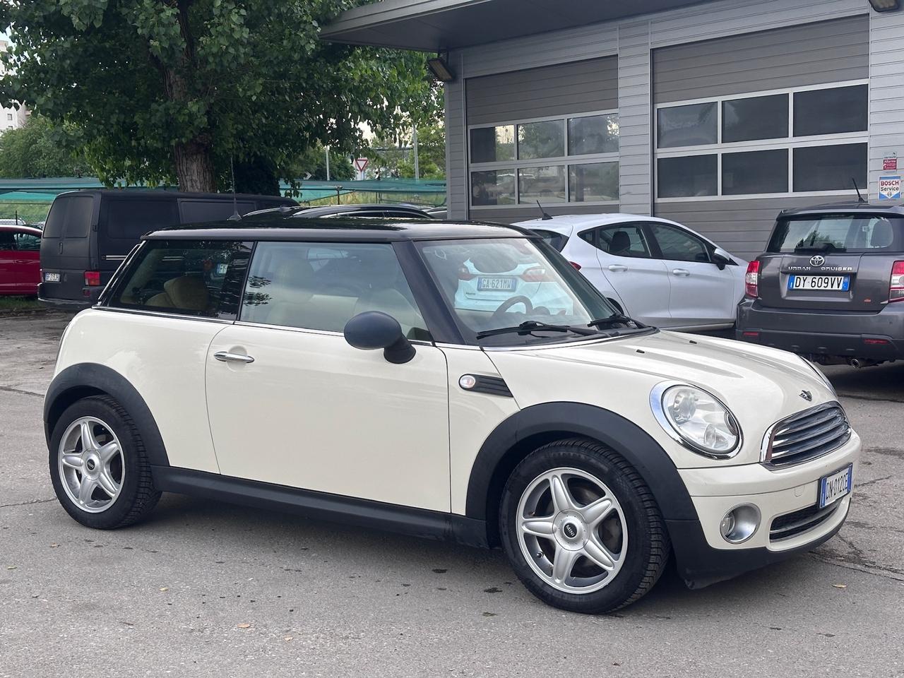 Mini 1.6 16V Cooper Benzina interni pelle