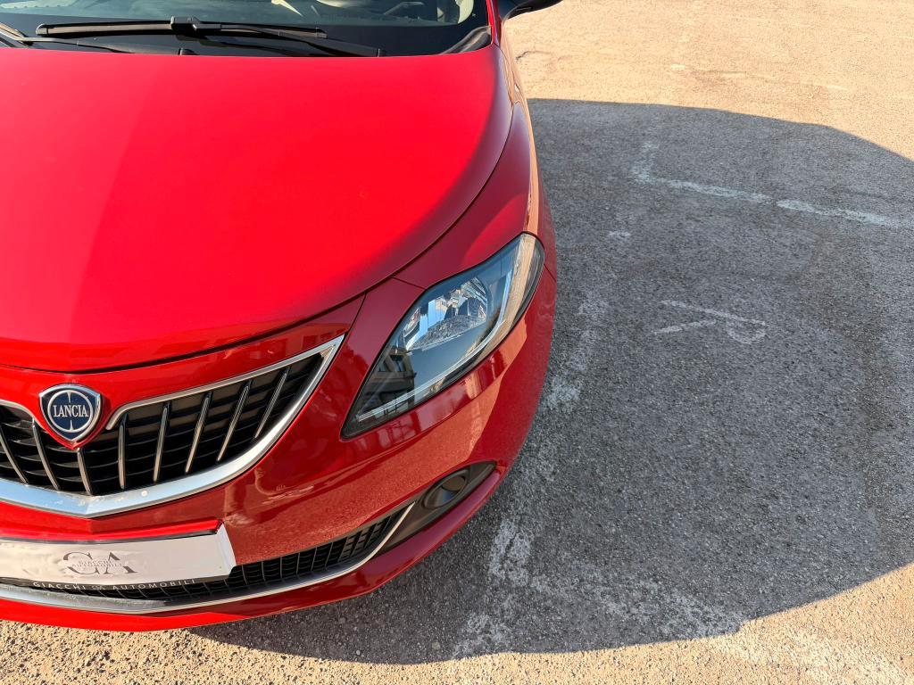 Lancia Ypsilon 1.0 firefly hybrid Silver s&s 70cv