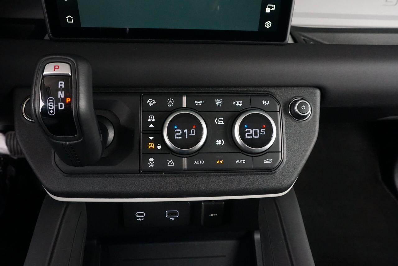 Land Rover Defender 110 3.0D I6 200 CV AWD Auto X-Dynamic SE