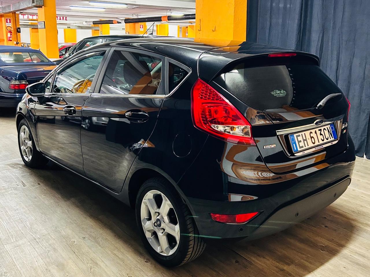 FORD FIESTA 1.4 TDCi CON SOLI 16.603 KM IN CONDIZIONI DA VETRINA.
