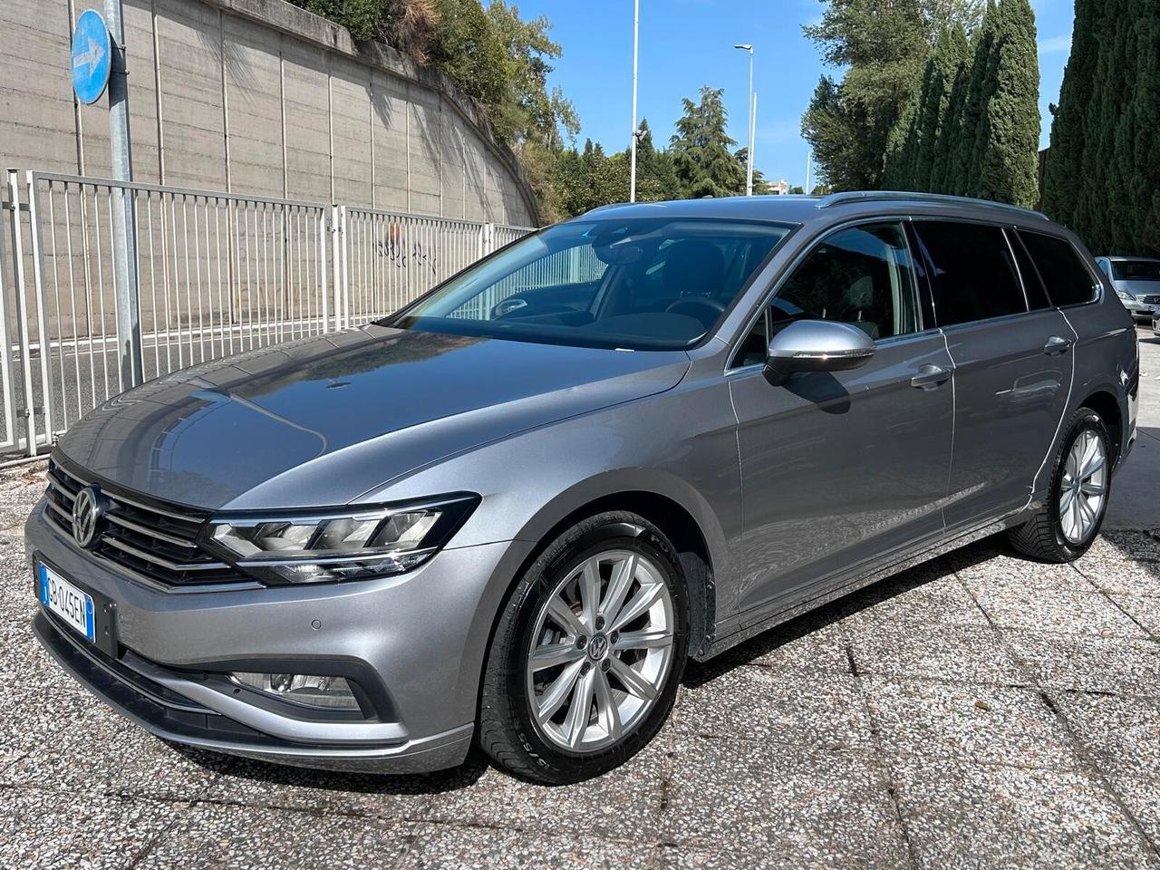 Volkswagen Passat Variant 1.6 TDI SCR DSG Business BMT