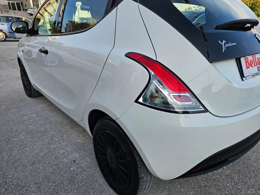 Lancia Ypsilon 1.0 Hybrid Ecochic Gold