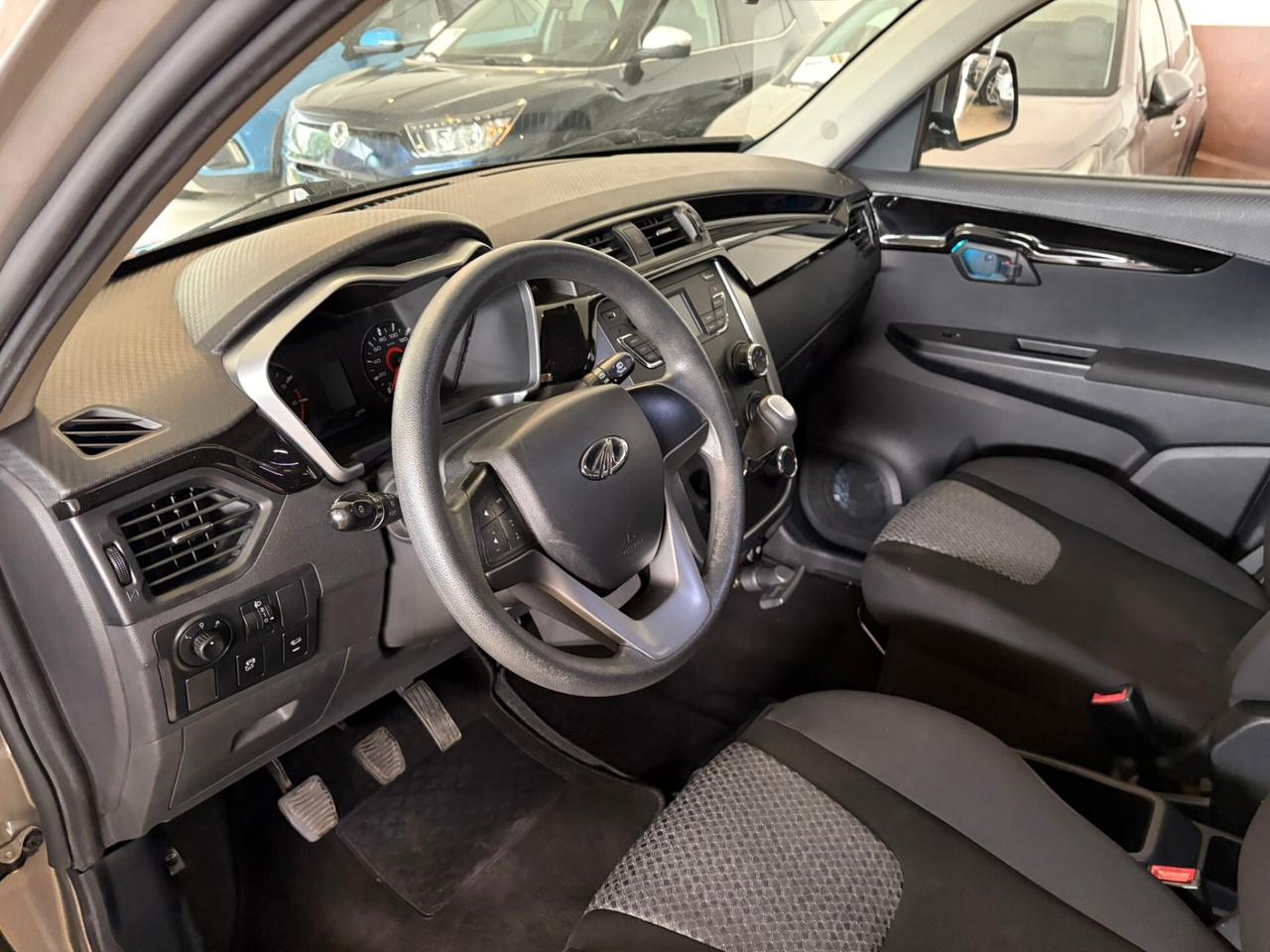 Mahindra KUV100 1.2 VVT K8