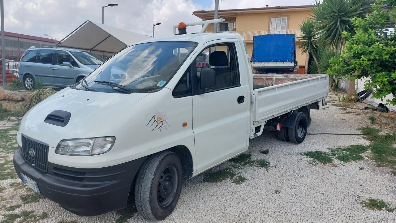 Hyundai H-1 2.5 TDI Autocarro cassonato