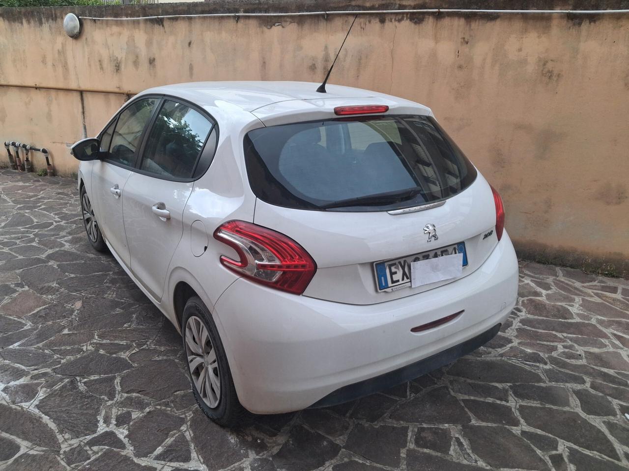 Peugeot 208 1.4 VTi 95 CV 2014 (motore da rivedere)