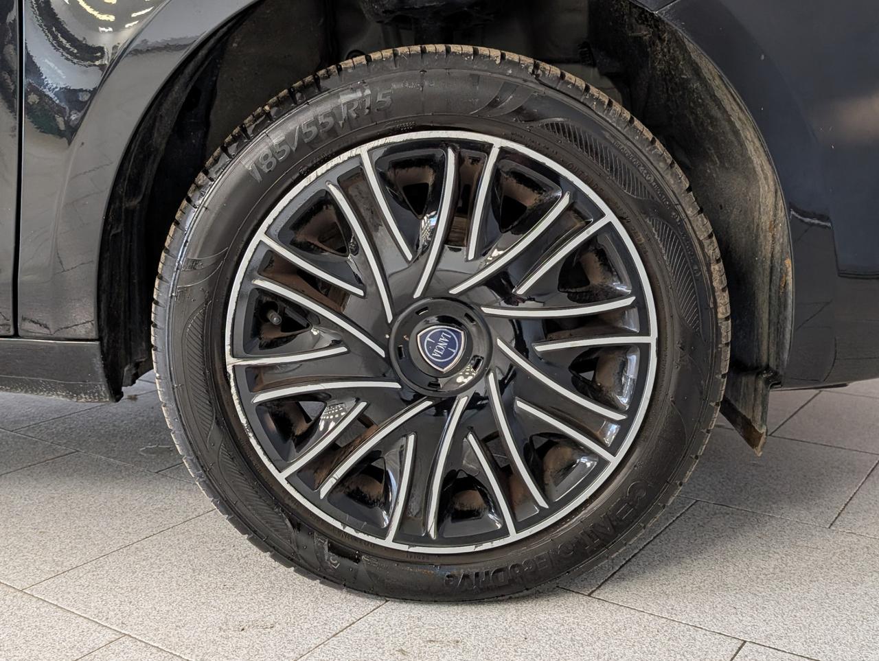 Lancia Ypsilon 1.0 Hybrid 70cv Silver Plus