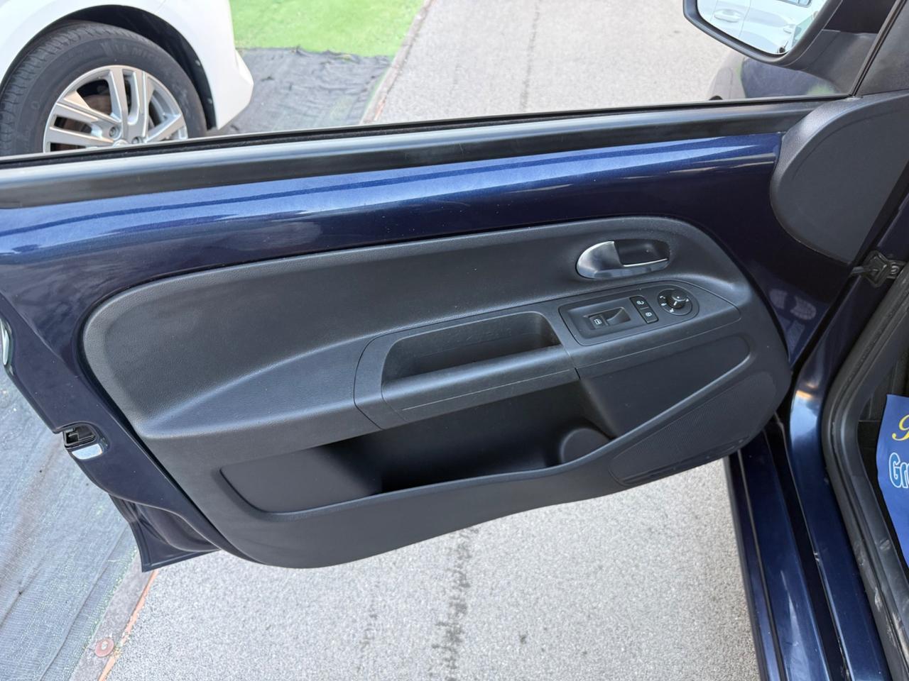 Volkswagen up! 1.0benzina - 2013