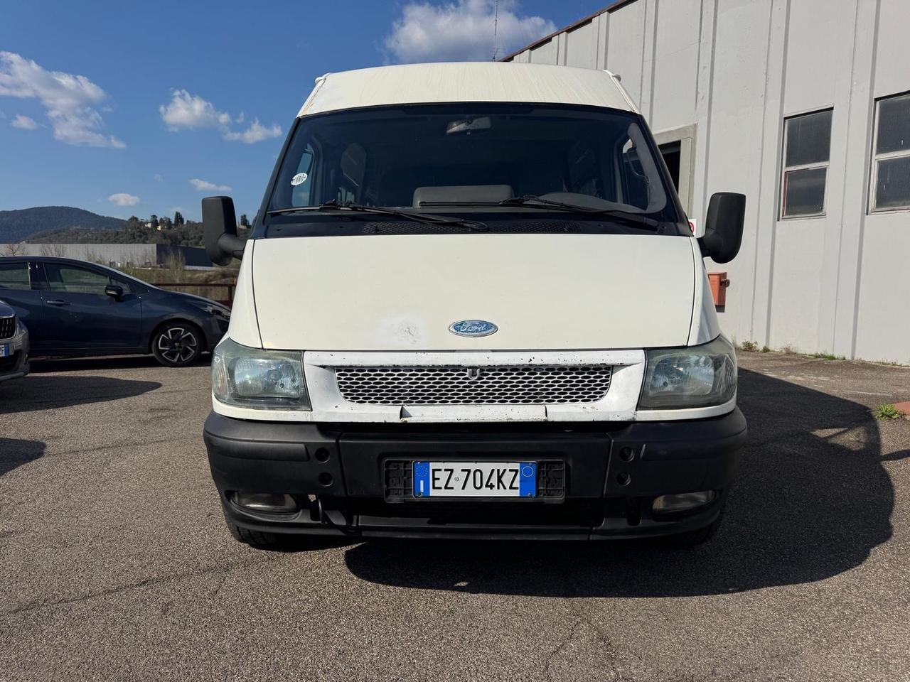 Ford transit 9 posti
