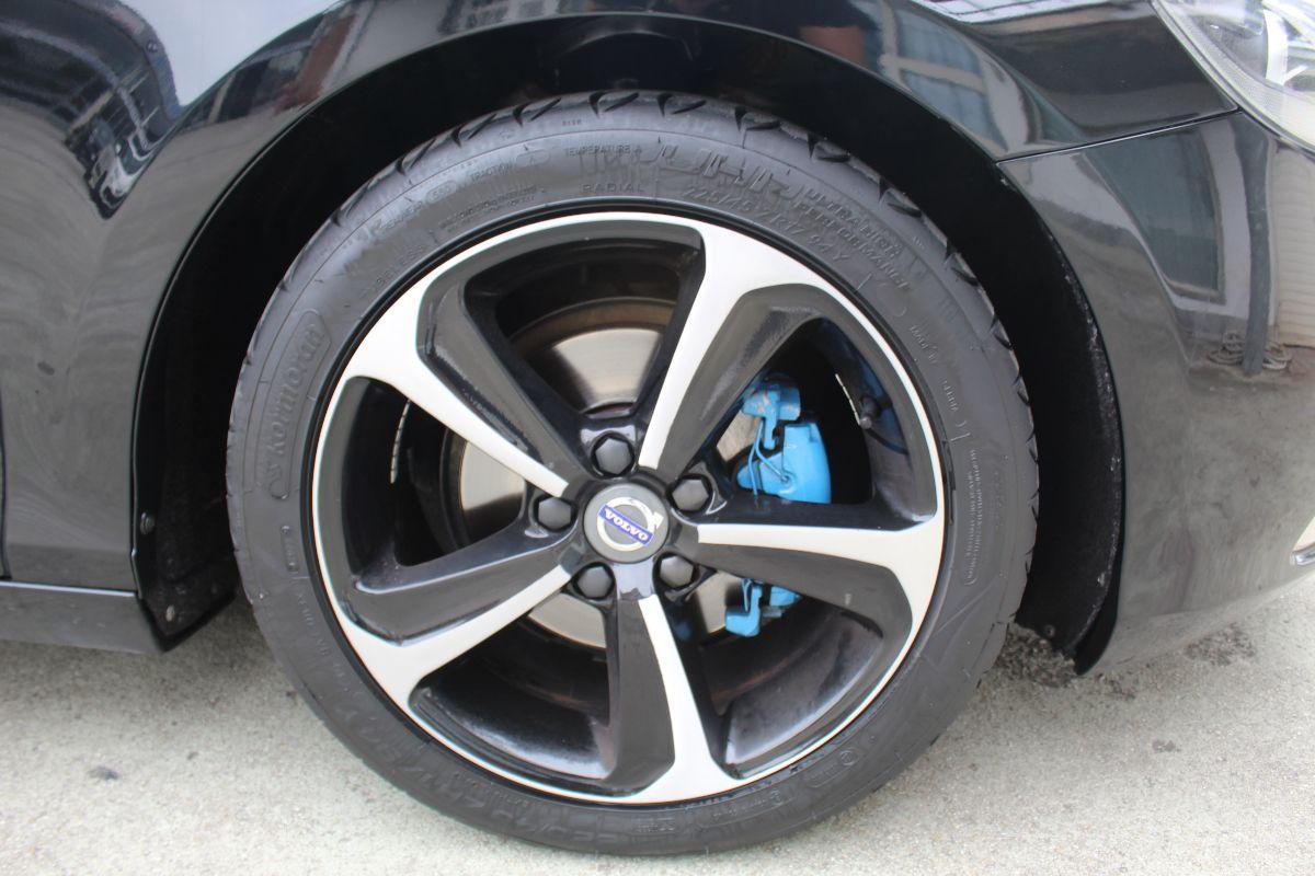 VOLVO - V40 - D2 R-design Kinetic