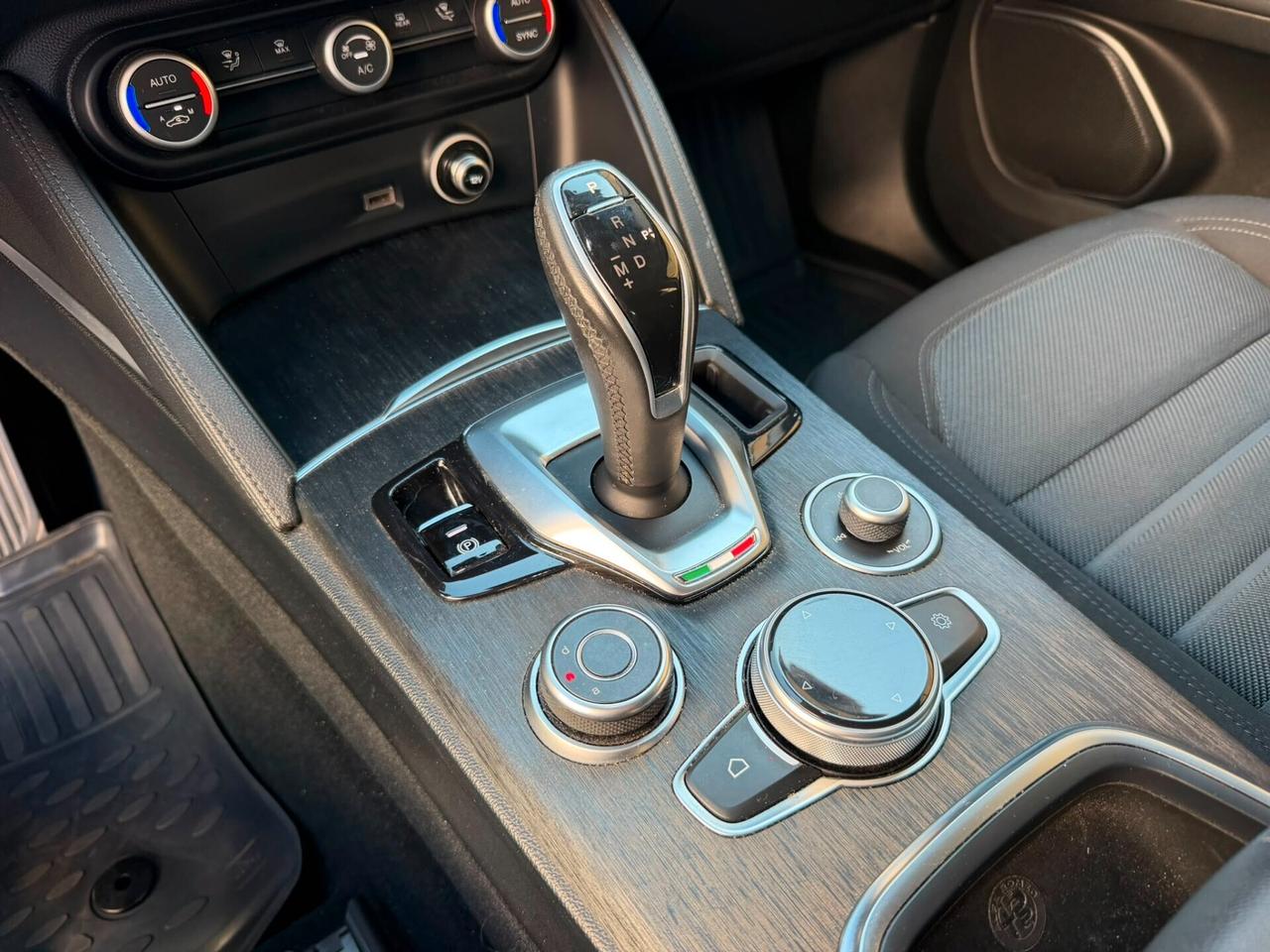 Alfa Romeo Stelvio 2.2 Turbodiesel 160 CV AT8 RWD Super