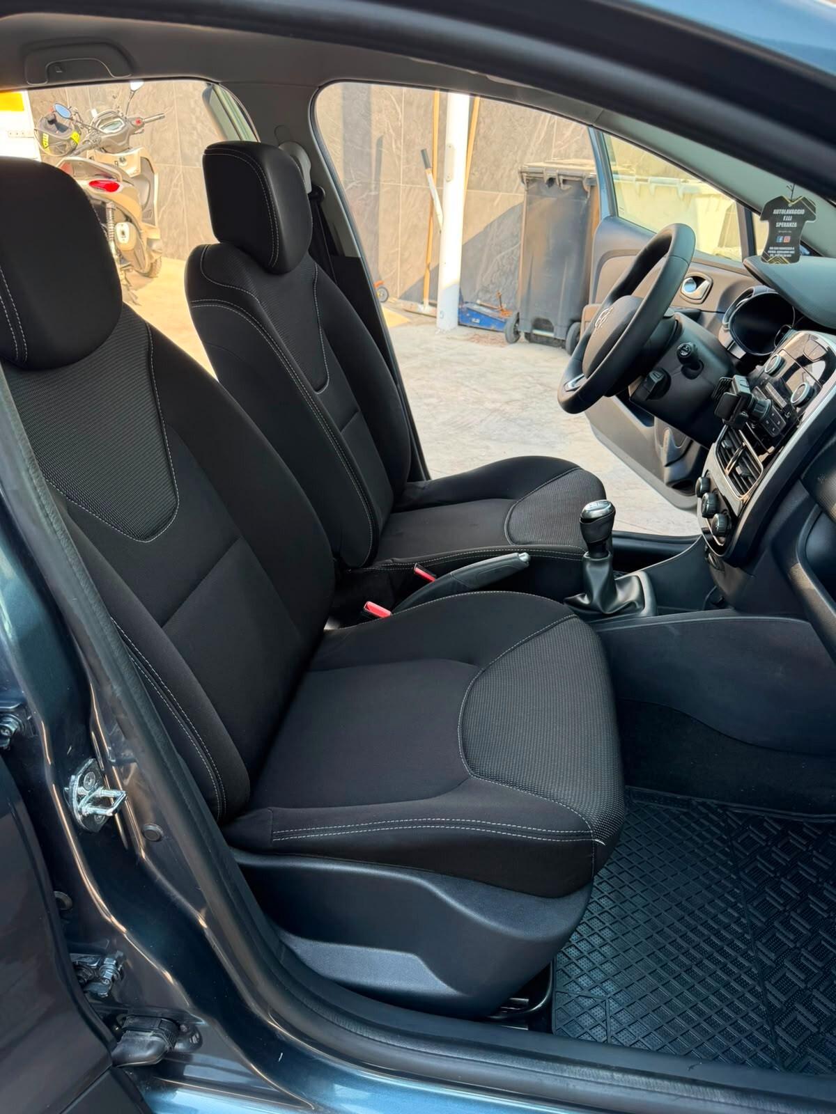 Renault Clio 1.2 75CV 5 porte Zen