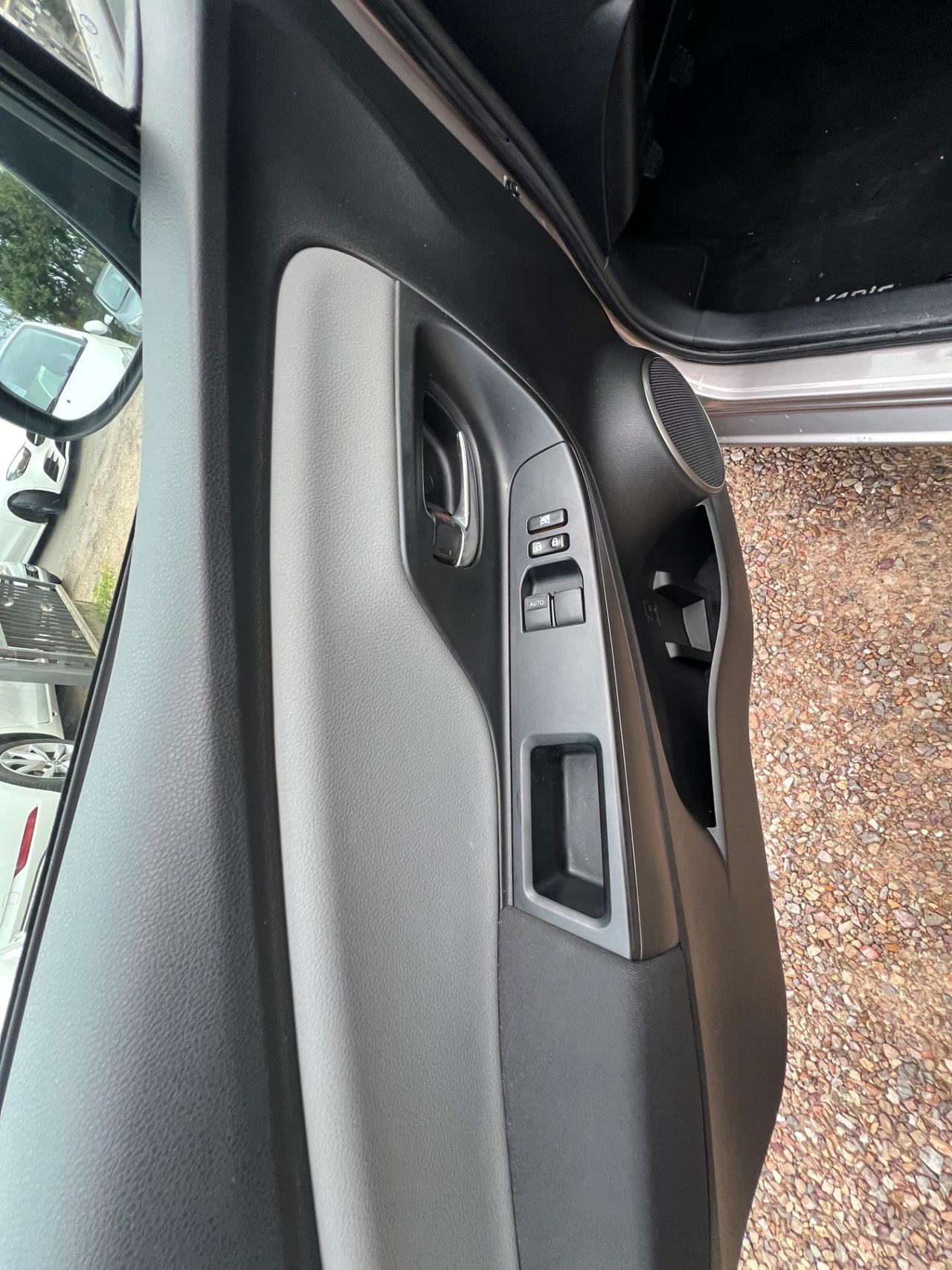 Toyota Yaris 1.0 5 porte