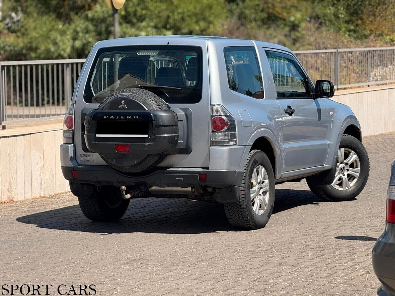 Mitsubishi Pajero 3.2 DI-D 16V aut. 3p. Instyle 200 CV gancio traino