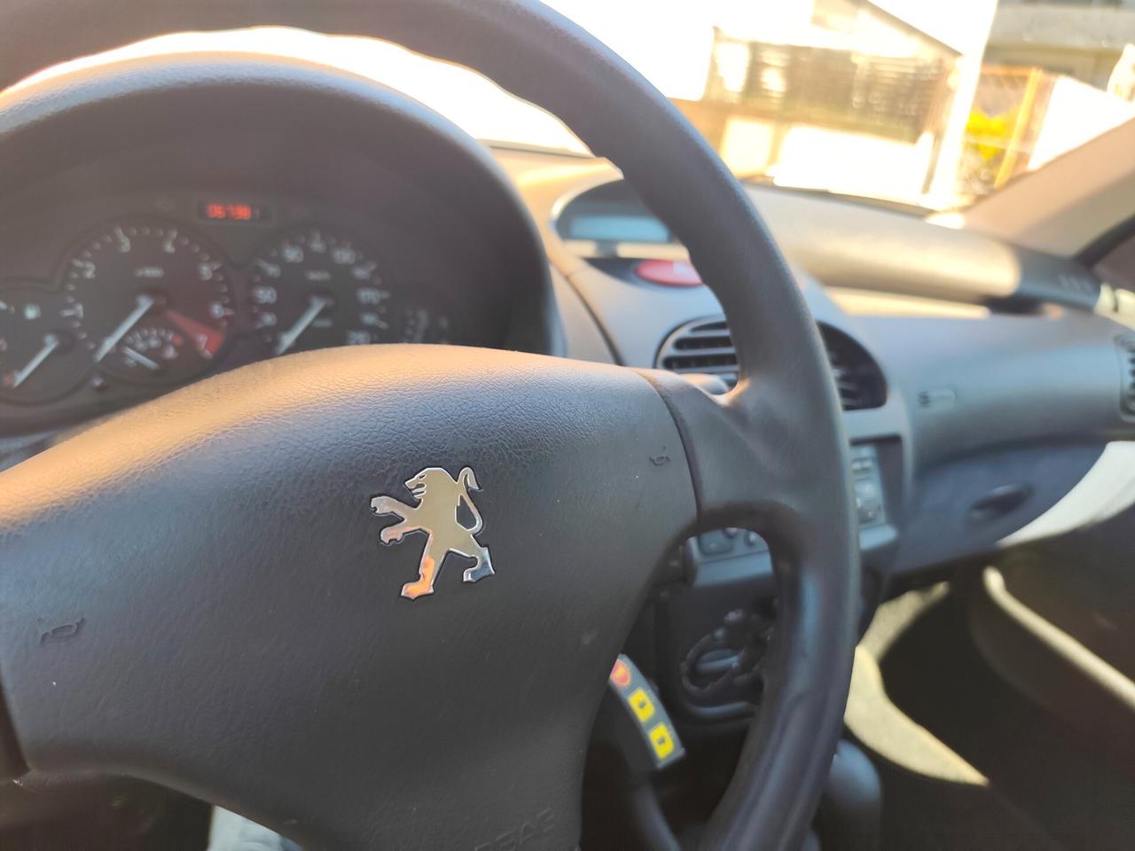 Peugeot 206 1.4 Benz automatica 5 porte