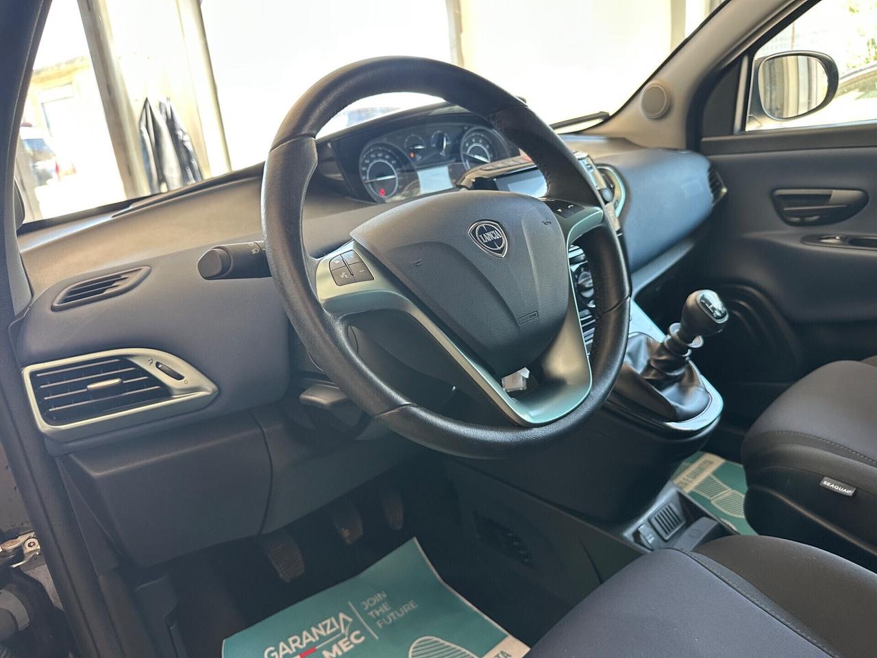 Lancia Ypsilon 1.0 FireFly 5 porte S&S Hybrid Platino 2024