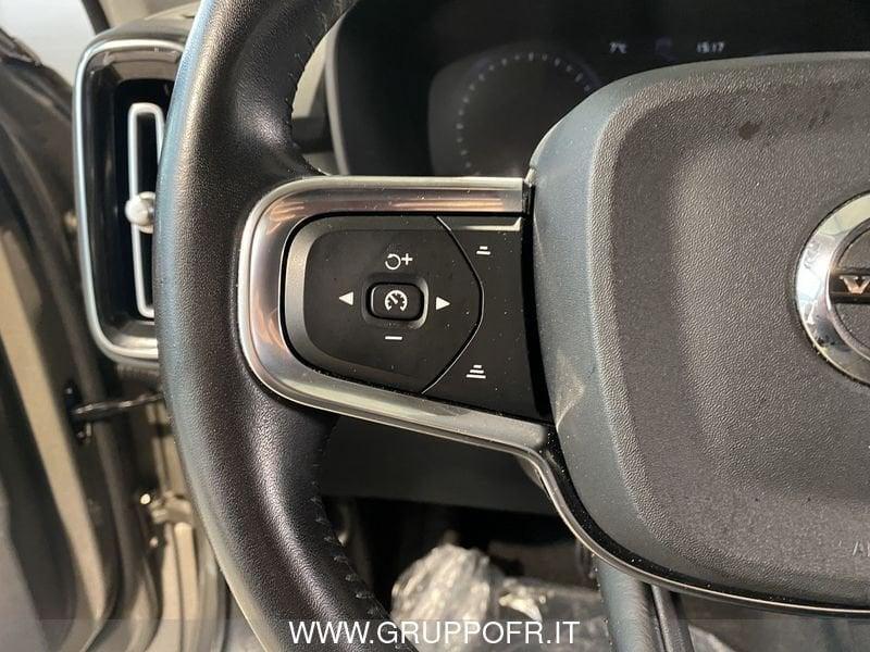 Volvo XC40 B4 AWD Geartronic Momentum Pro