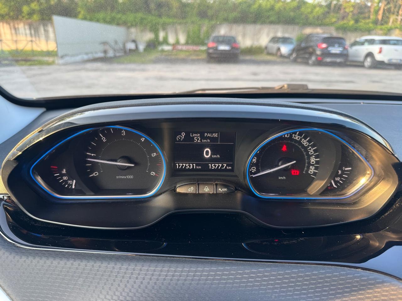 Peugeot 2008 BlueHDi 100 Allure