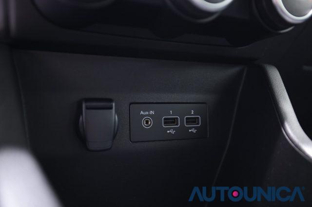 RENAULT Clio TCE 90 CV 5 PORTE EQUILIBRE NEOPATENTATI FARI LED