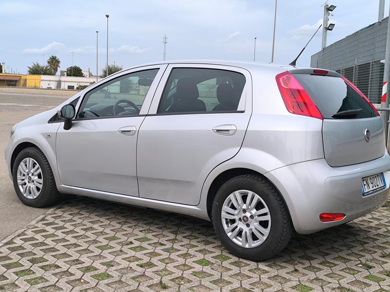 FIAT PUNTO LOUNGE 1.3 DIESEL 95 CV 02/2018 KM 97.000