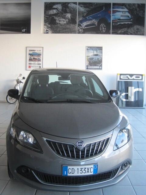 Lancia Ypsilon 1.0 FireFly 5 porte S&S Hybrid Ecochic Silver